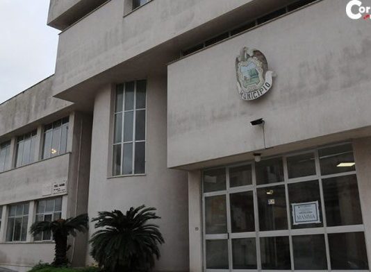 Lite in piazza a colpi di coltello e il sindaco sollecita i concittadini: “Chi sa parli”
