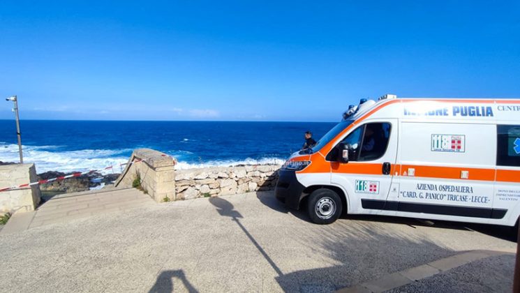 Cade e batte la testa: muore turista in vacanza nel Salento - Corriere Salentino