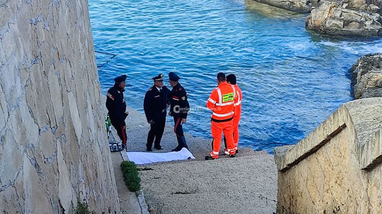 Cade e batte la testa: muore turista in vacanza nel Salento - Corriere Salentino