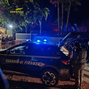 Party abusivo con oltre 600 partecipanti nella villa affittata in nero: arriva la finanza e finisce la festa - Corriere Salentino