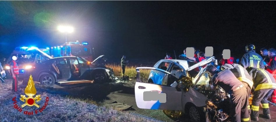 Tragico scontro tra auto sulla provinciale: muore sul colpo una donna. Quattro feriti - Corriere Salentino