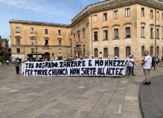 I cittadini di Torre Chianca scendono in Piazza Sant’Oronzo a protestare e a chiedere riqualificazione, infrastrutture e servizi: “Basta parole!”