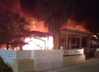Altra notte, altro incendio: alle fiamme un lounge bar nel Capo di Leuca