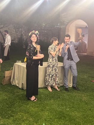 Maria Giovanna Verdesca: Maestra nelle Composizioni Floreali, Figlia d’Arte con Papà di Copertino e con il Salento nel Cuore - Corriere Salentino