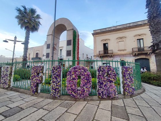 Taglio del nastro per “Leverano in Fiore” con un tributo a Cutro e a tutte le tragedie del mare - Corriere Salentino