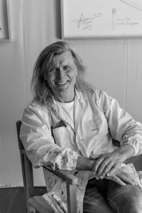 Campi Salentina: il Maestro Stefano Conticelli dona alla città la scultura ispirata al “Pinocchio” di Carmelo Bene - Corriere Salentino