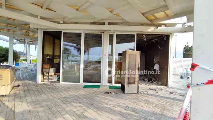 Altra notte, altro incendio: alle fiamme un lounge bar nel Capo di Leuca - Corriere Salentino