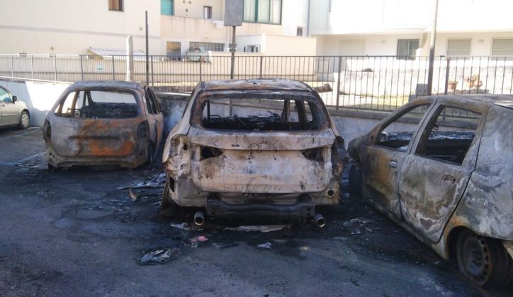Notte di fuoco a Otranto, quattro auto distrutte da un incendio - Corriere Salentino