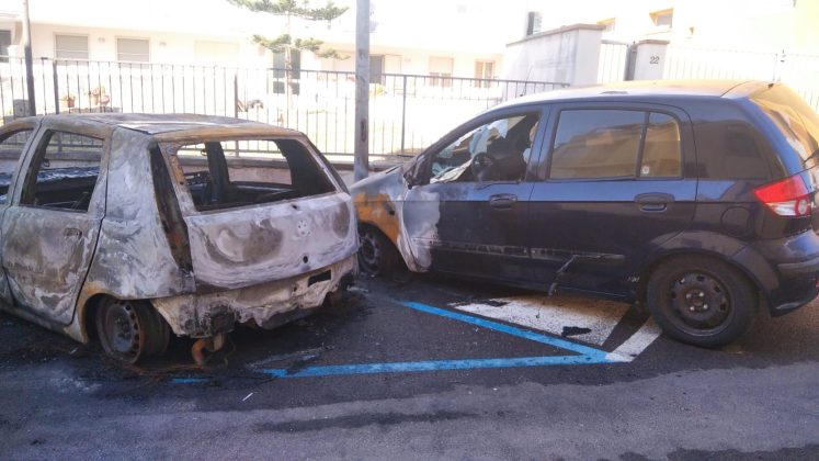 Notte di fuoco a Otranto, quattro auto distrutte da un incendio - Corriere Salentino