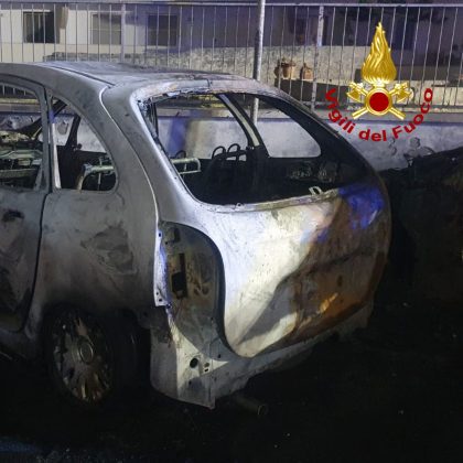 Notte di fuoco a Otranto, quattro auto distrutte da un incendio - Corriere Salentino