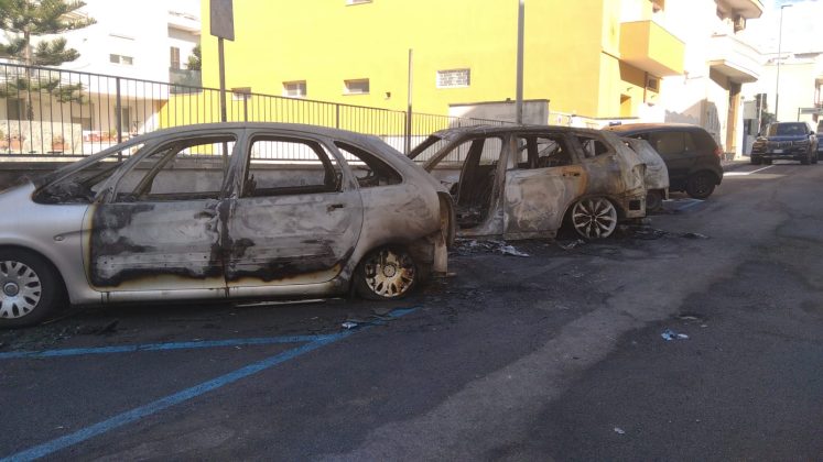 Notte di fuoco a Otranto, quattro auto distrutte da un incendio - Corriere Salentino