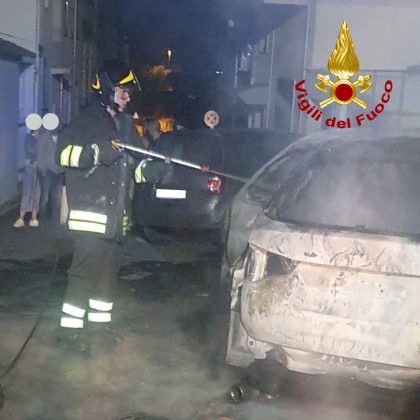 Notte di fuoco a Otranto, quattro auto distrutte da un incendio - Corriere Salentino