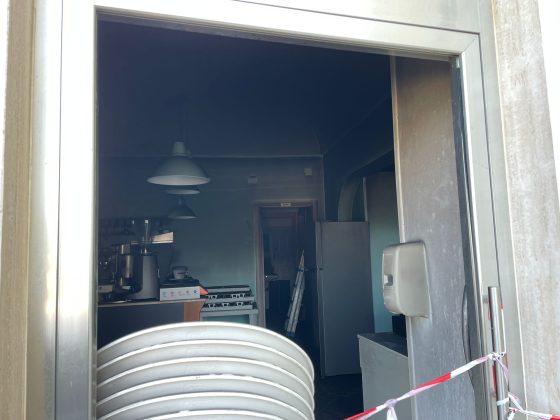 Altro raid nel centro di Gallipoli, alle fiamme un bar-pizzeria in procinto di riaprire: è il secondo caso in pochi mesi - Corriere Salentino