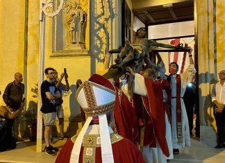 Domani la suggestiva discesa della Croce ad Arnesano