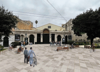 Pedonalizzazione di via XXV Luglio, “Danno gravissimo per il Teatro Politeama Greco: così viene isolato per la prima volta dal 1884. Un problema per il pubblico anziano”