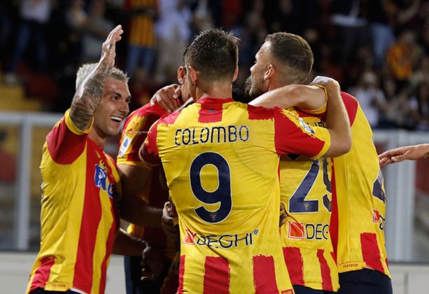 Il Lecce perde 2 a 3, ma la sconfitta non rovina la festa. Standing ovation per Umtiti - Corriere Salentino