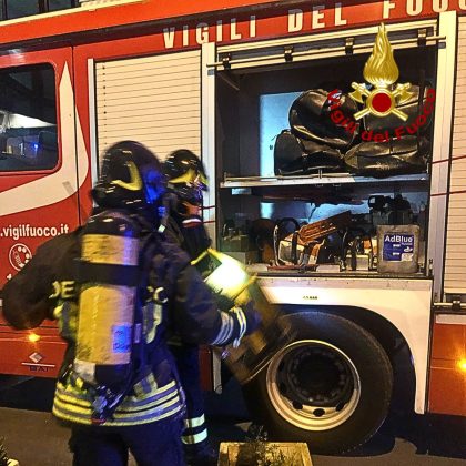 Scoppia incendio in abitazione, evacuati tutti i vicini: paura ai “Giardini di Atena” - Corriere Salentino