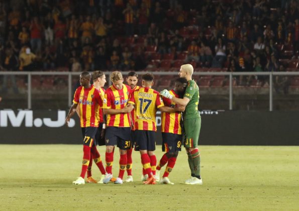 Il Lecce perde 2 a 3, ma la sconfitta non rovina la festa. Standing ovation per Umtiti - Corriere Salentino
