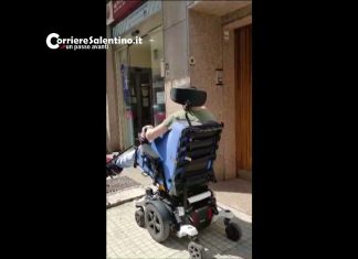 Barriere architettoniche, buche e ostacoli: un breve video sul difficile percorso di un disabile sui marciapiedi leccesi