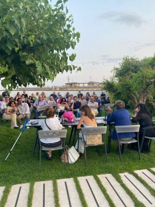 "Non prendiamoci per le corna": storie di ordinari tradimenti e tante risate nel nuovo libro di Valeria Coi - Corriere Salentino