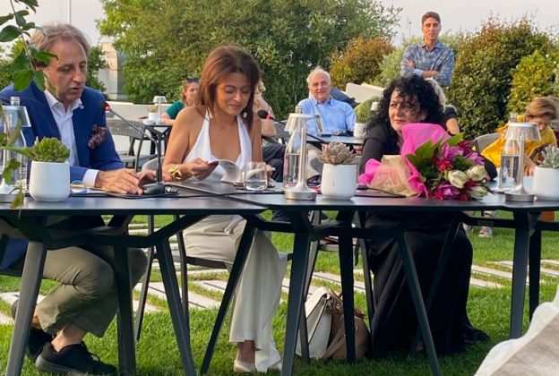 "Non prendiamoci per le corna": storie di ordinari tradimenti e tante risate nel nuovo libro di Valeria Coi - Corriere Salentino