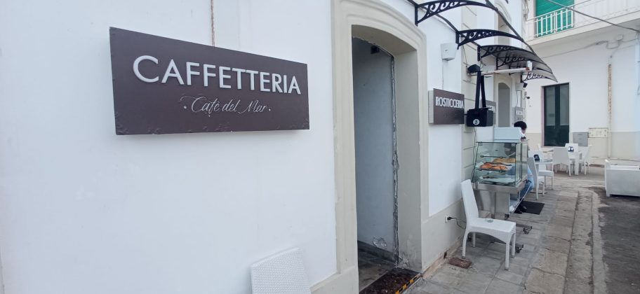 Duplice attentato sullo Ionio: ordigno contro caffetteria, fiamme al gazebo di un discobar - Corriere Salentino