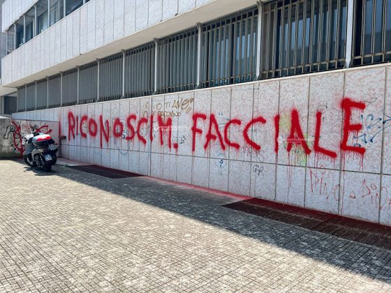 Raid contro sede distaccata della Provincia, imbrattata con scritte contro l'identità digitale - Corriere Salentino