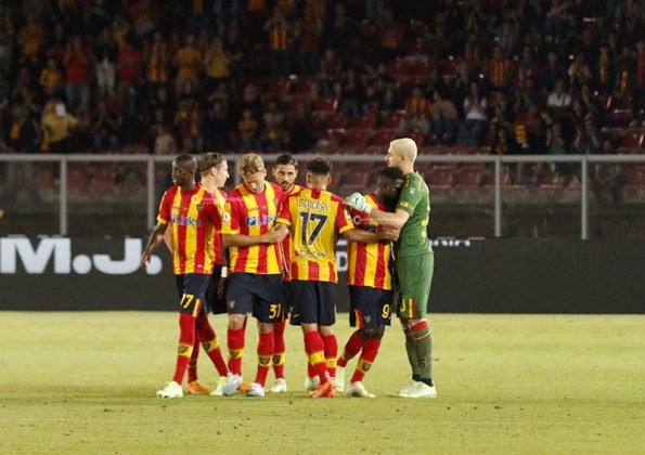 Il Lecce perde 2 a 3, ma la sconfitta non rovina la festa. Standing ovation per Umtiti - Corriere Salentino
