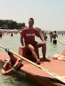 Anziana rischia di annegare, salvata dal bagnino di Lido Rivabella - Corriere Salentino