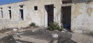 Frigole, Lungomare Mori: la Beirut salentina che da anni aspettiamo di cambiare: edifici pericolanti, degrado e rifiuti in riva al mare - Corriere Salentino