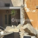 Boato nel centro abitato: crolla grosso muro di un'abitazione. Struttura inagibile - Corriere Salentino