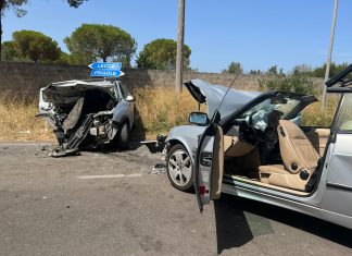 Schianto tra auto sulla via per il mare: tre feriti in ospedale, due con codice rosso