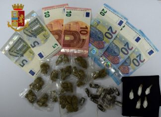 Tenta di nascondere la droga sotto la sabbia, arrestato 23enne alla Baia Verde: segnalato al Prefetto giovane turista