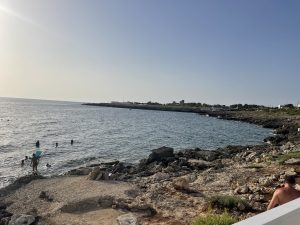 Marina di Racale, il caso della passerella in legno rimossa. Parata: “Si nega il diritto di accesso ai più fragili e non si garantisce la sicurezza” - Corriere Salentino