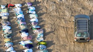 Drone "riprende" 9mila articoli contraffatti, maxi sequestro dei carabinieri - Corriere Salentino