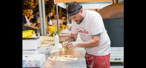 Domani Pizza Village all'Arena del Mare di Mancaversa, marina di Taviano. 40 pizzaioli salentini e campani al lavoro davanti ai 10 forni a legna allestiti per l'occasione - Corriere Salentino