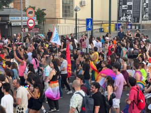 “Gay Pride”, sfilano in migliaia nelle vie di Lecce per i diritti Lgbtqia+. Salvemini invita tutti a credere nella politica - Corriere Salentino