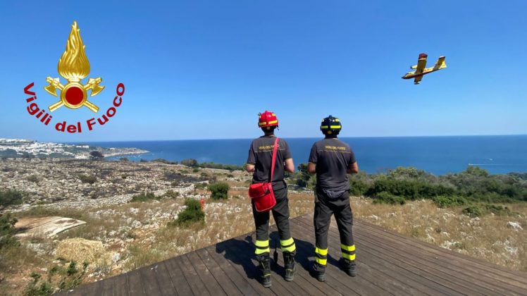 Ancora una giornata infernale nel Salento. Rogo a Castro, le fiamme minacciano il Blubay - Corriere Salentino
