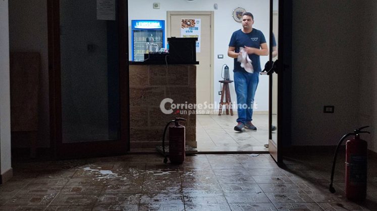 Fiamme nel locale vicino al mare: incendio divampa in una friggitoria - Corriere Salentino