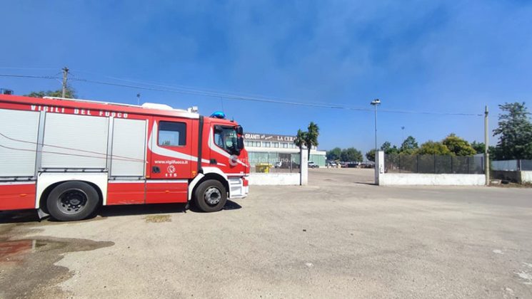 Il Salento brucia, vari incendi sul territorio: in fiamme centinaia di ettari e strade bloccate - Corriere Salentino