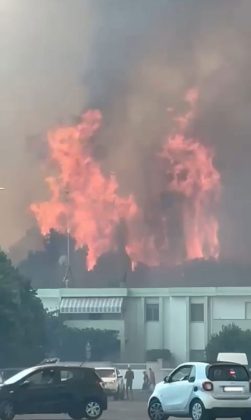 Brucia San Cataldo, incendi in più zone della marina: evacuazione in corso - Corriere Salentino