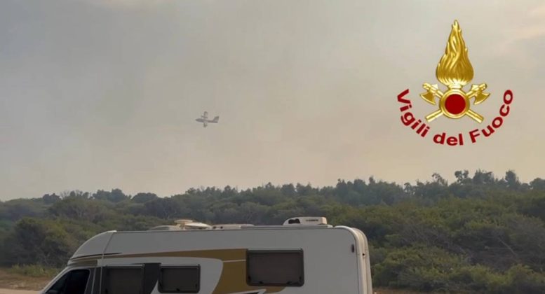 Brucia San Cataldo, incendi in più zone della marina: evacuazione in corso - Corriere Salentino