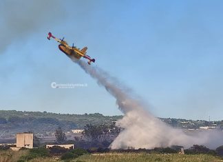 Incendio nelle marine di Ugento, quasi 200 ettari distrutti dal fuoco. In fumo anche gli alloggi di un resort