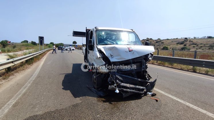 Schianto tra auto e furgone sulla 274, quattro i feriti - Corriere Salentino