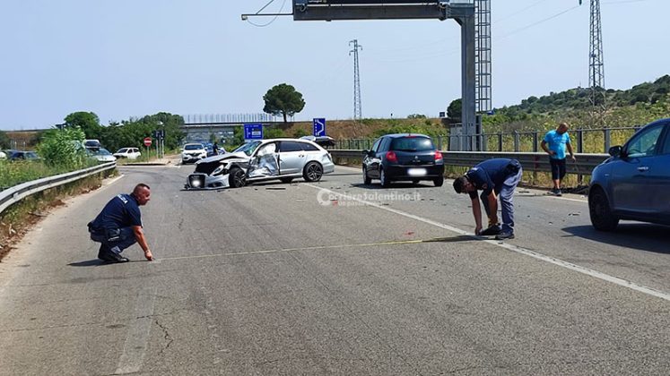 Schianto tra auto e furgone sulla 274, quattro i feriti - Corriere Salentino
