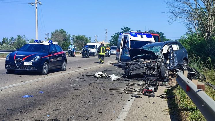 Violento schianto sulla 274, mezzi distrutti: 35enne trasportato d'urgenza al Fazzi in gravi condizioni - Corriere Salentino