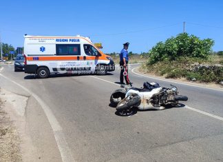 Violento impatto tra auto e scooter sulla provinciale: centauro in ospedale con codice rosso
