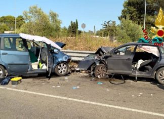 Terribile schianto sulla provinciale: 54enne muore sul colpo. Grave una donna