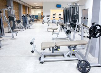 Apprezzamenti e una sculacciata ad un’atleta 16enne: indagato l’istruttore di una palestra