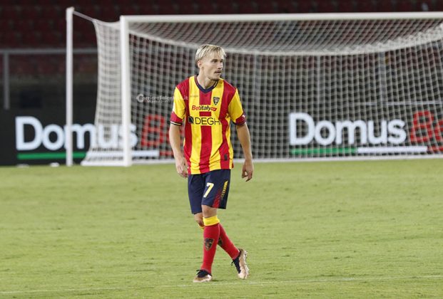 Lecce, buona la prima: batte il Como di misura e passa il turno. Ora testa al campionato - Corriere Salentino